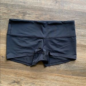 EUC. Lululemon 2” Yoga Short.